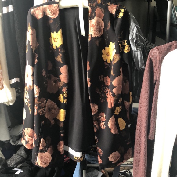 Shirts-really good condition - Picture 3 of 4